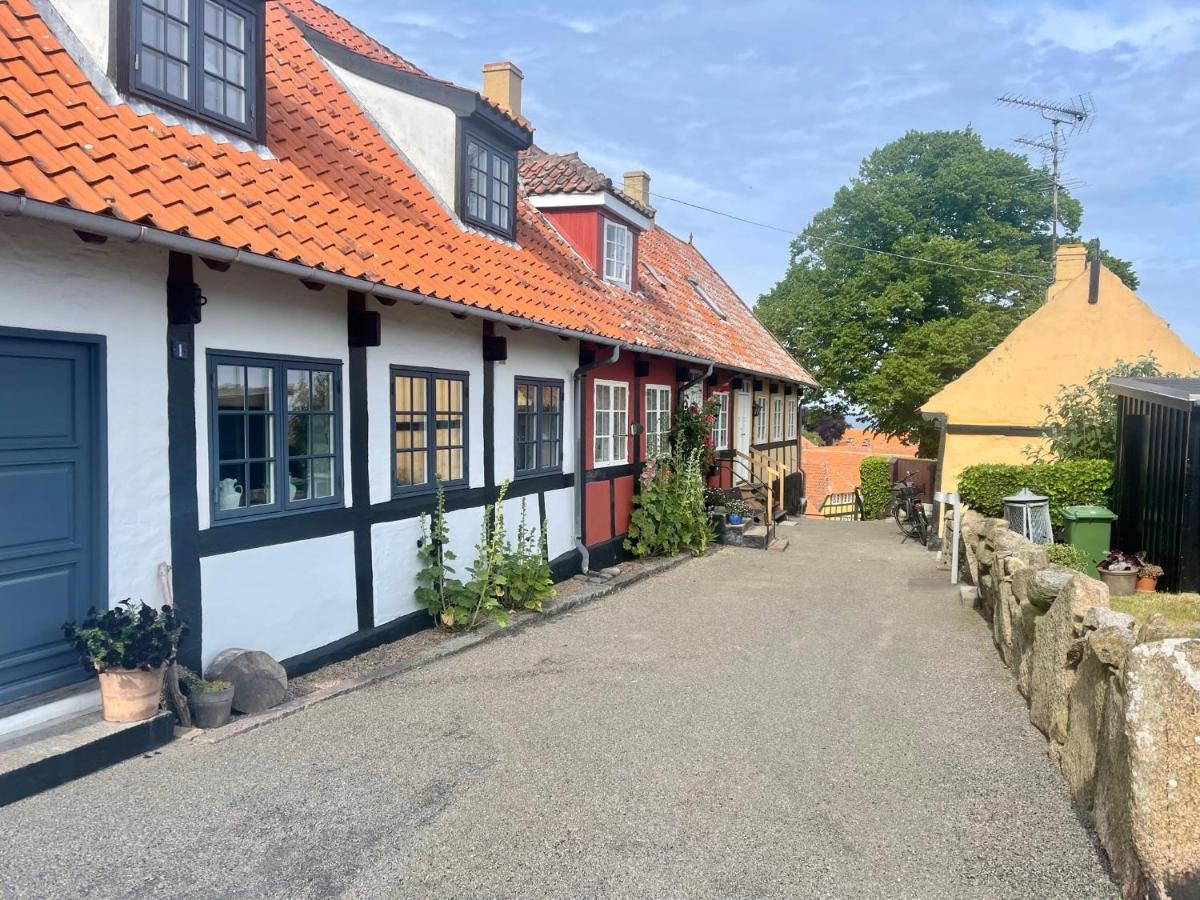 Nybygget Hus I Svaneke Taet Pa Klipper, Skov Og Hav מראה חיצוני תמונה