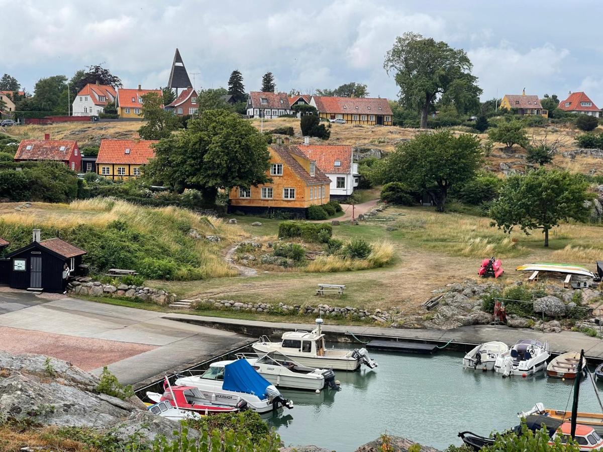Nybygget Hus I Svaneke Taet Pa Klipper, Skov Og Hav מראה חיצוני תמונה